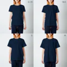 月の船星の砂漠のふりむきうさぎ Regular Fit T-Shirt :model wear (woman)