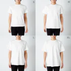 ドット絵グッズ販売の富士山を眺める二人 Regular Fit T-Shirt :model wear (male)