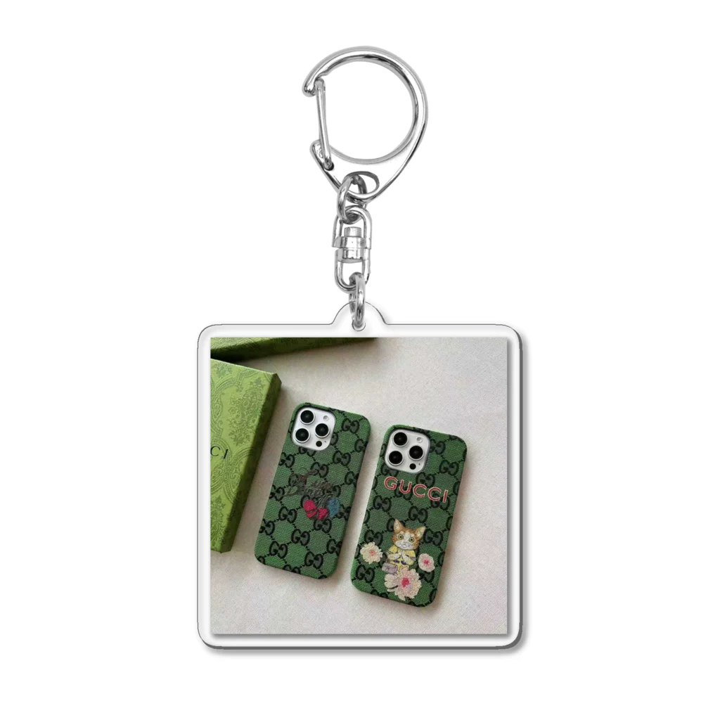 stutop21のGucci iPhone16 pro maxxケース存在感のある Acrylic Key Chain