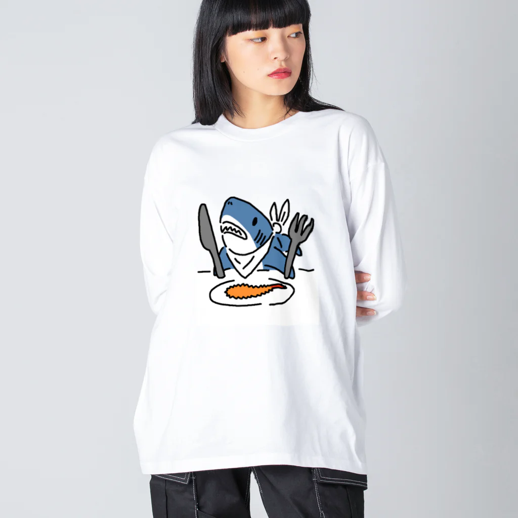 サメ わりとおもいのエビフライを食べようとするサメ Big Long Sleeve T-Shirt