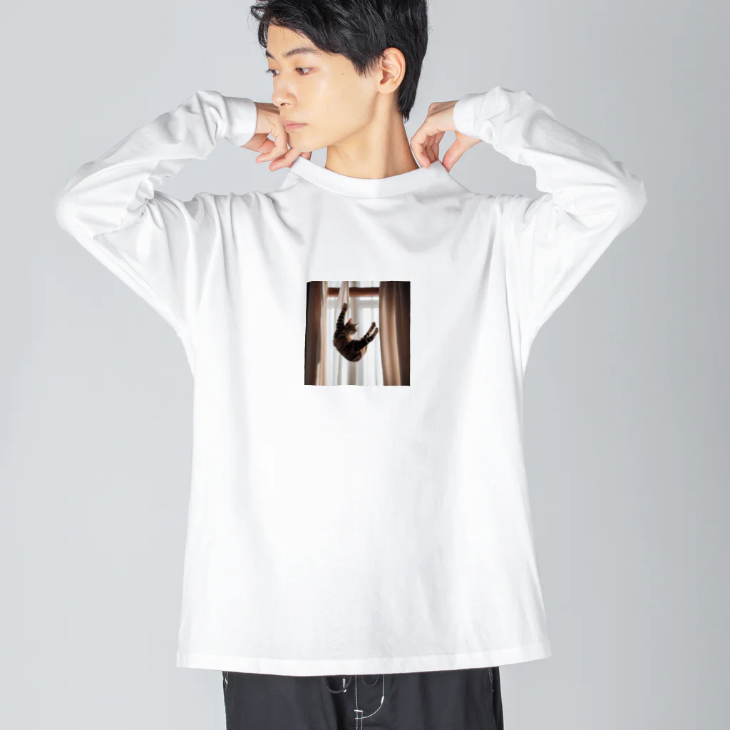 takeoutのカーテンにつかまっているネコ Big Long Sleeve T-Shirt