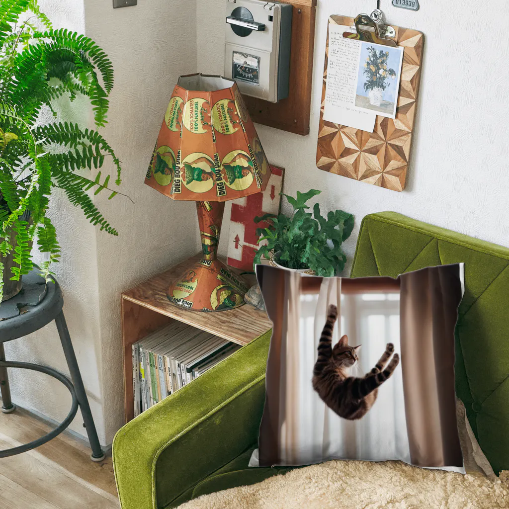 takeoutのカーテンにつかまっているネコ Cushion