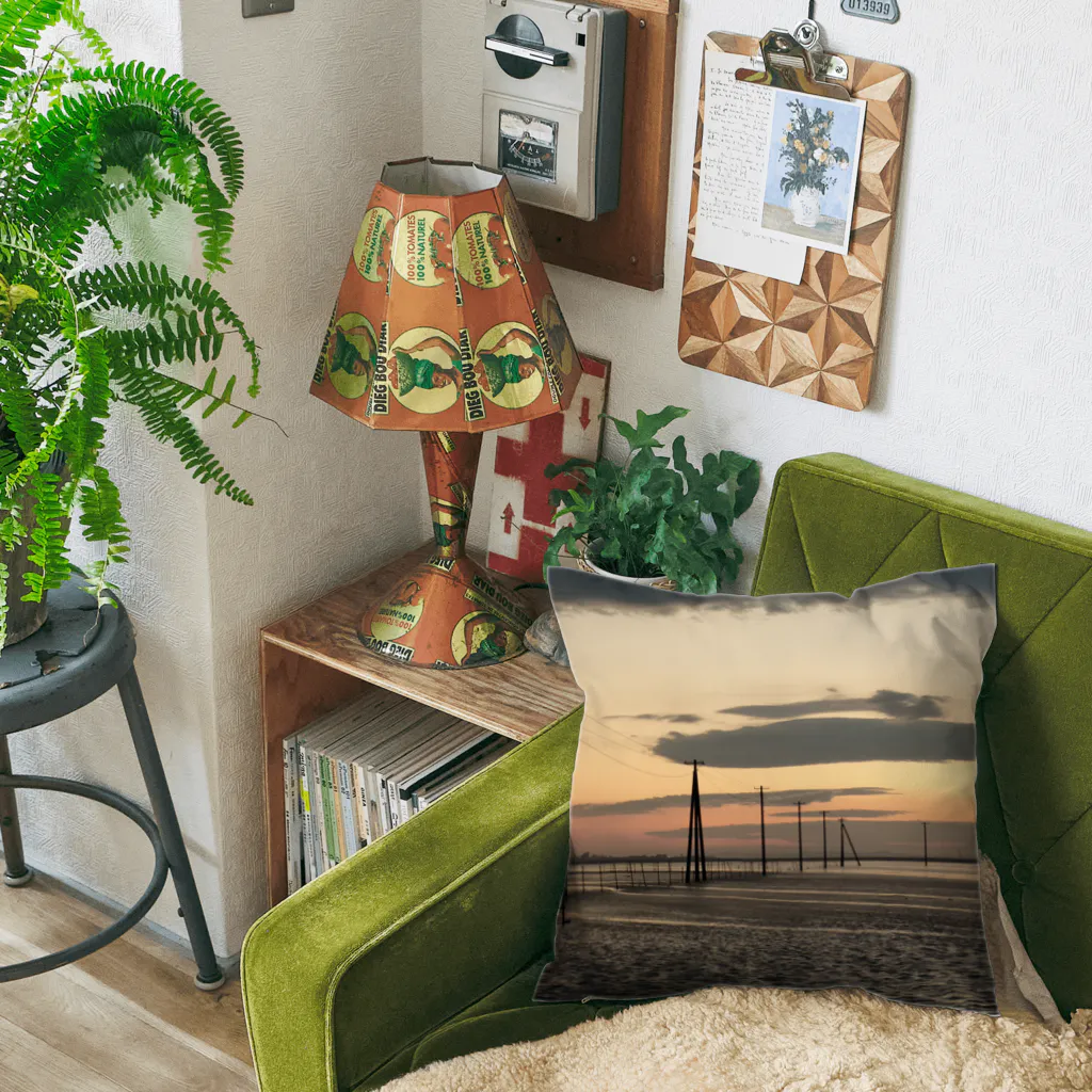 Fujika145の海に浮かぶ電柱 Cushion