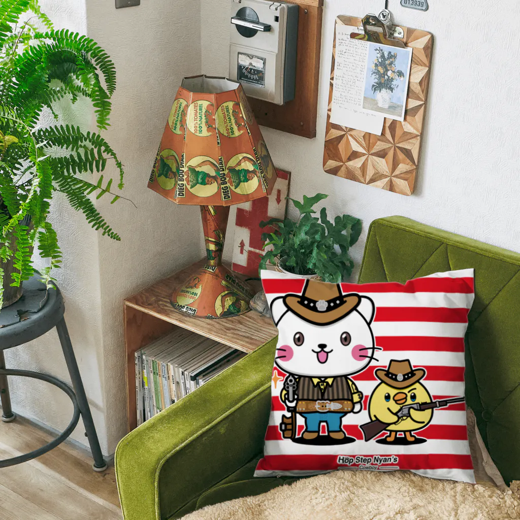 「ホップ・ステップ・ニャンズ」グッズストアのホップ・ステップ・ニャンズ【カウボーイにゃんこ＆ひよこ】 Cushion