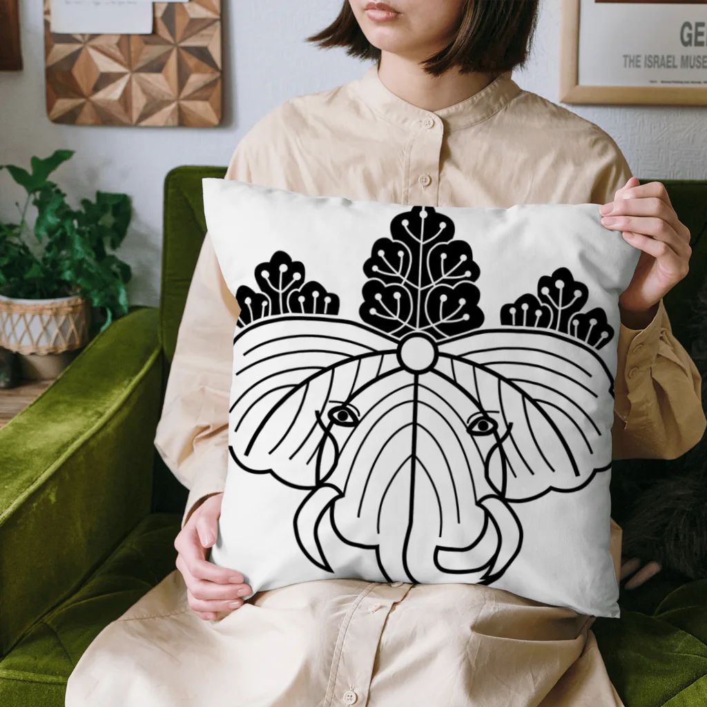 『Nothing Is Real』-- IN SUZURIの動物家紋。H.T.（桐にゾウ）黒 Cushion
