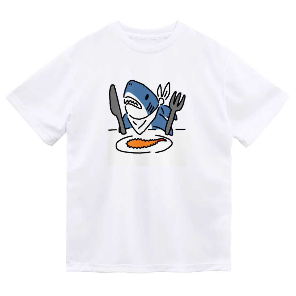 サメ わりとおもいのエビフライを食べようとするサメ Dry T-Shirt
