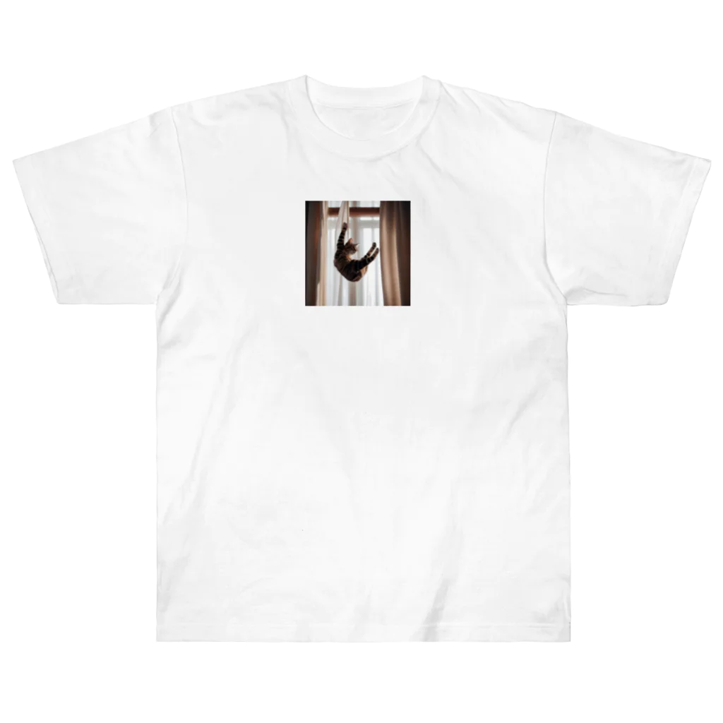 takeoutのカーテンにつかまっているネコ Heavyweight T-Shirt