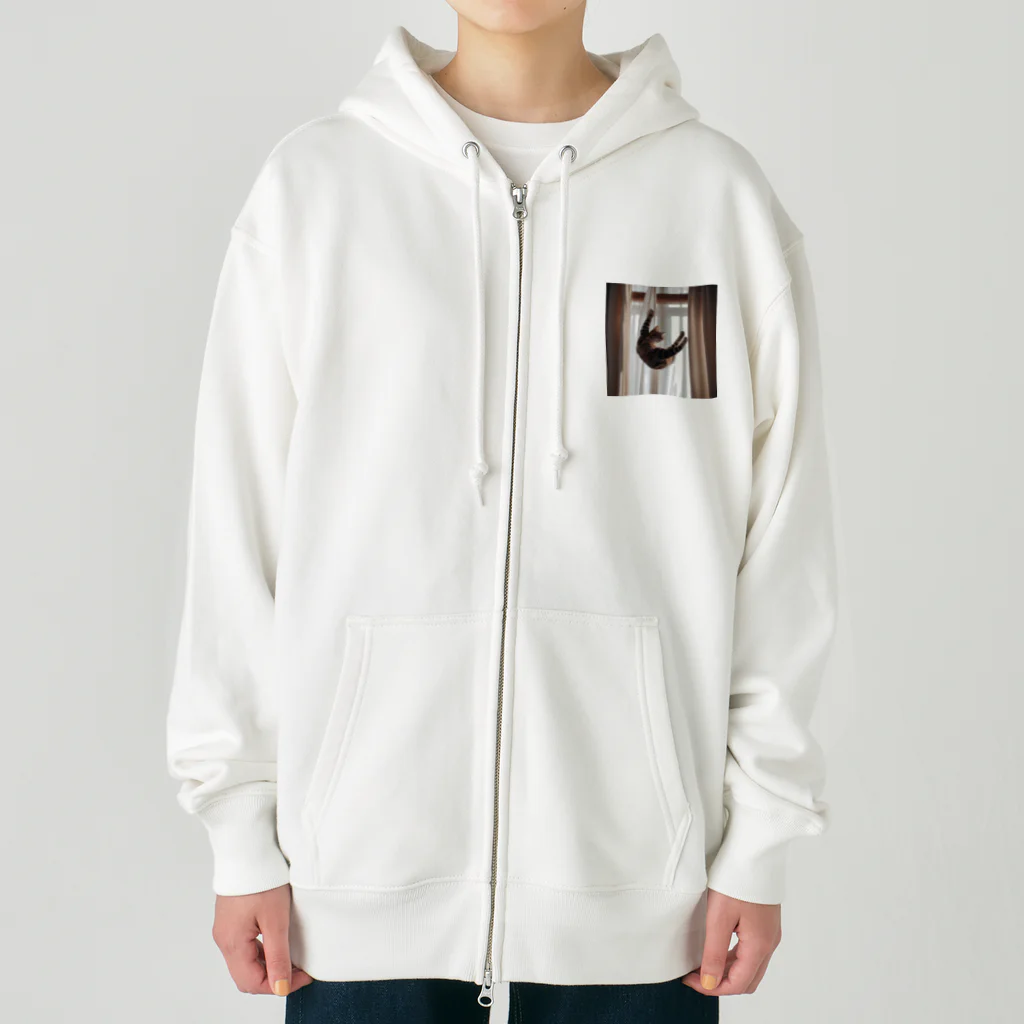 takeoutのカーテンにつかまっているネコ Heavyweight Zip Hoodie