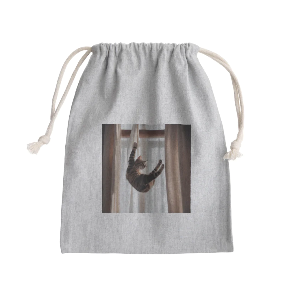 takeoutのカーテンにつかまっているネコ Mini Drawstring Bag
