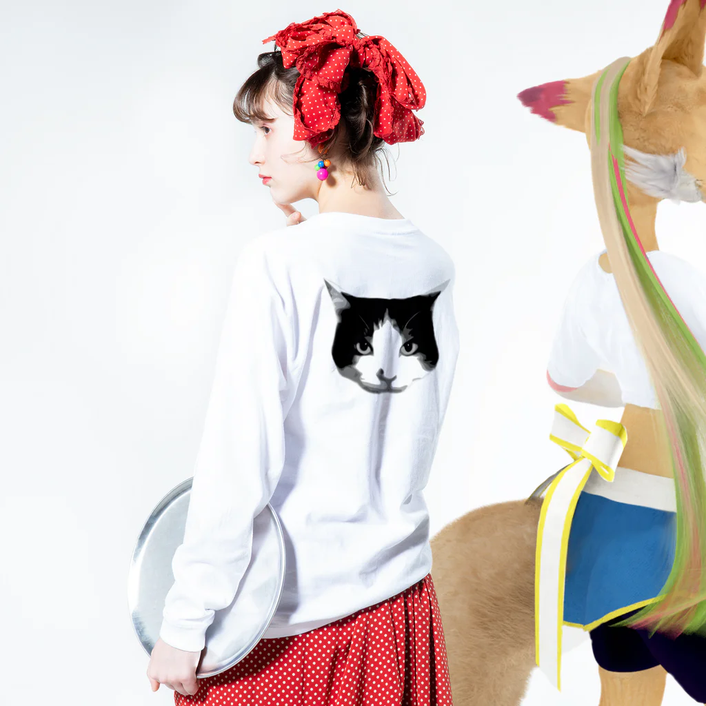 ハチワレちゃんのハチワレ猫　モノクロ02 Long Sleeve T-Shirt :model wear (back, sleeve)