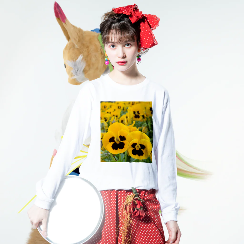 マクマク屋のお絵かきの仲良し2人のサングラスおじさんパンジー Long Sleeve T-Shirt :model wear (front)