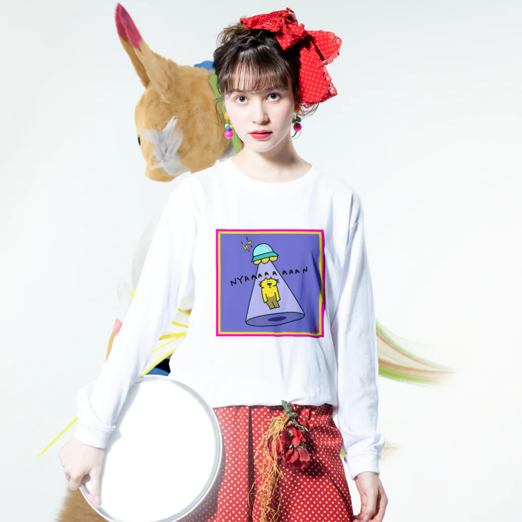 なで肩うさぎのTシャツ屋さんのUFOと黄色いネコ Long Sleeve T-Shirt :model wear (front)