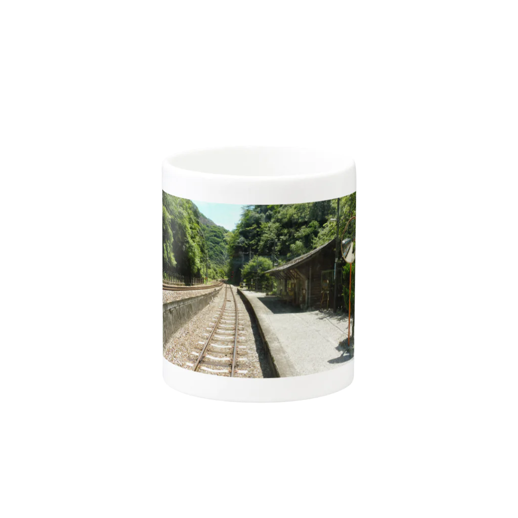 だるまの駅舎と線路と… Mug :other side of the handle