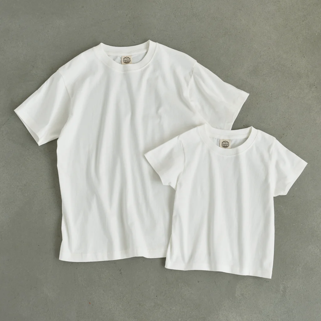 まる子®️のゴミ収集車くん Organic Cotton T-Shirt is only available in natural colors and in kids sizes up to XXL