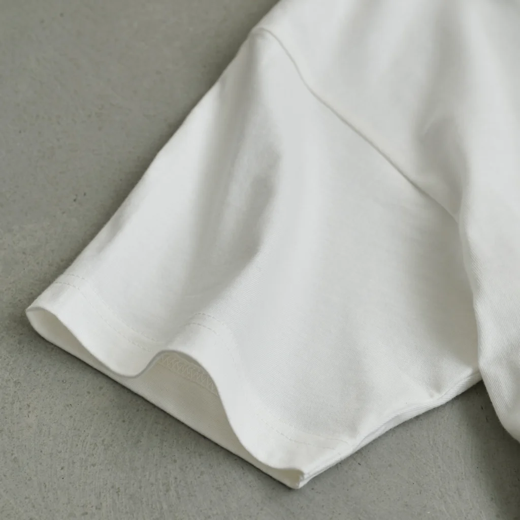 SASARiNS のPianoman カラフル Organic Cotton T-Shirt is double-stitched and round-body finished