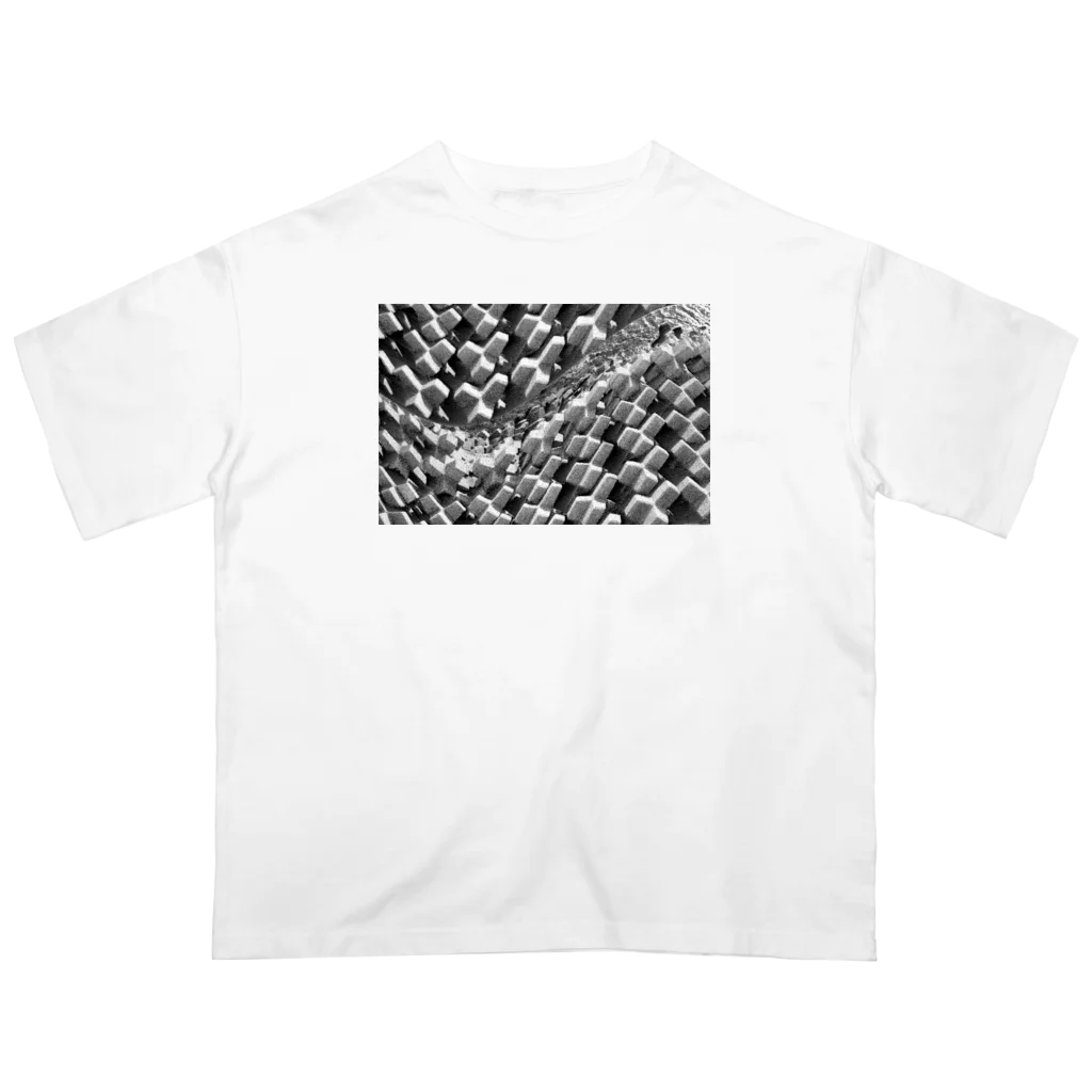 OUTPOST Glitchの#16 Oversized T-Shirt