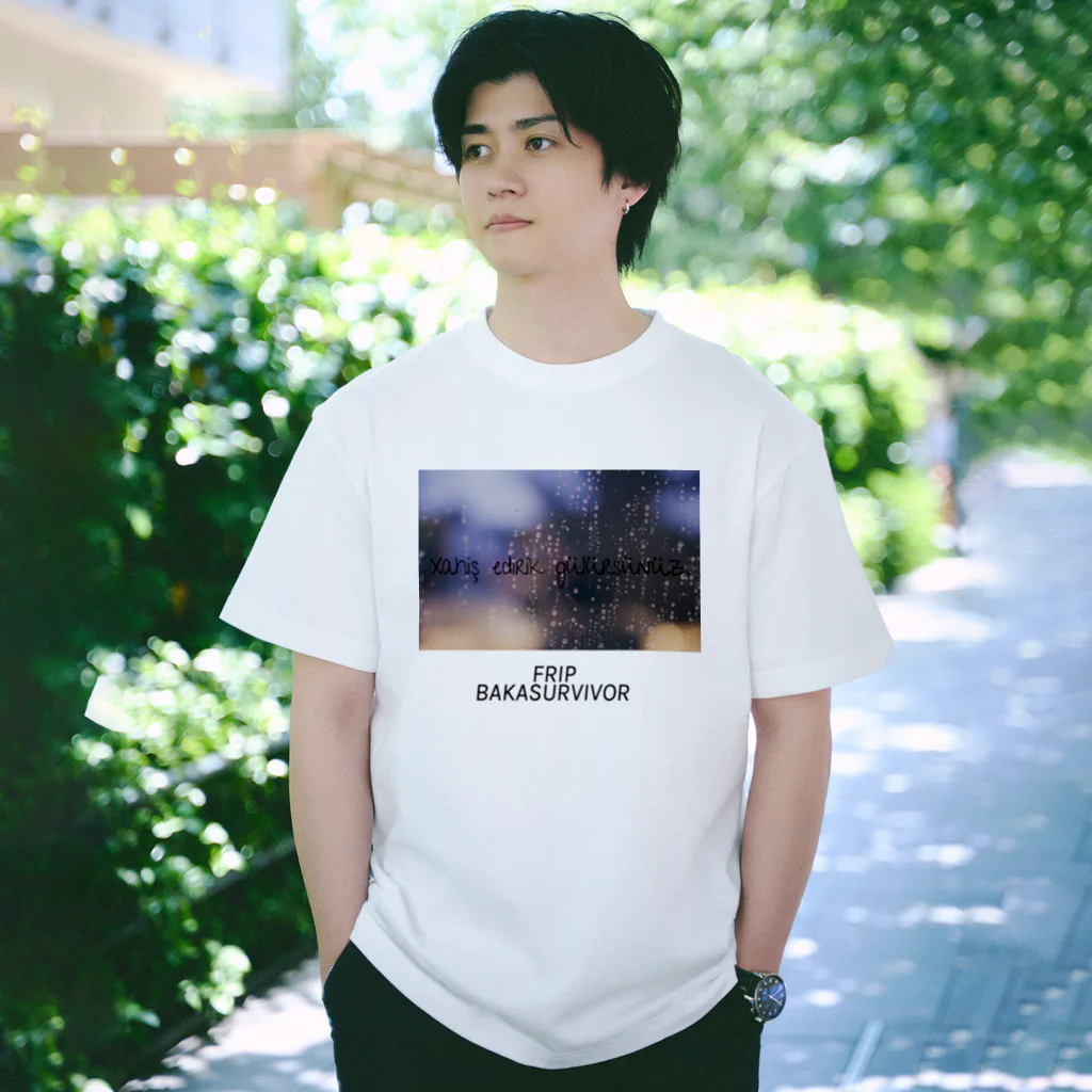 suzukidegozainasuの笑ってください。 Regular Fit T-Shirt