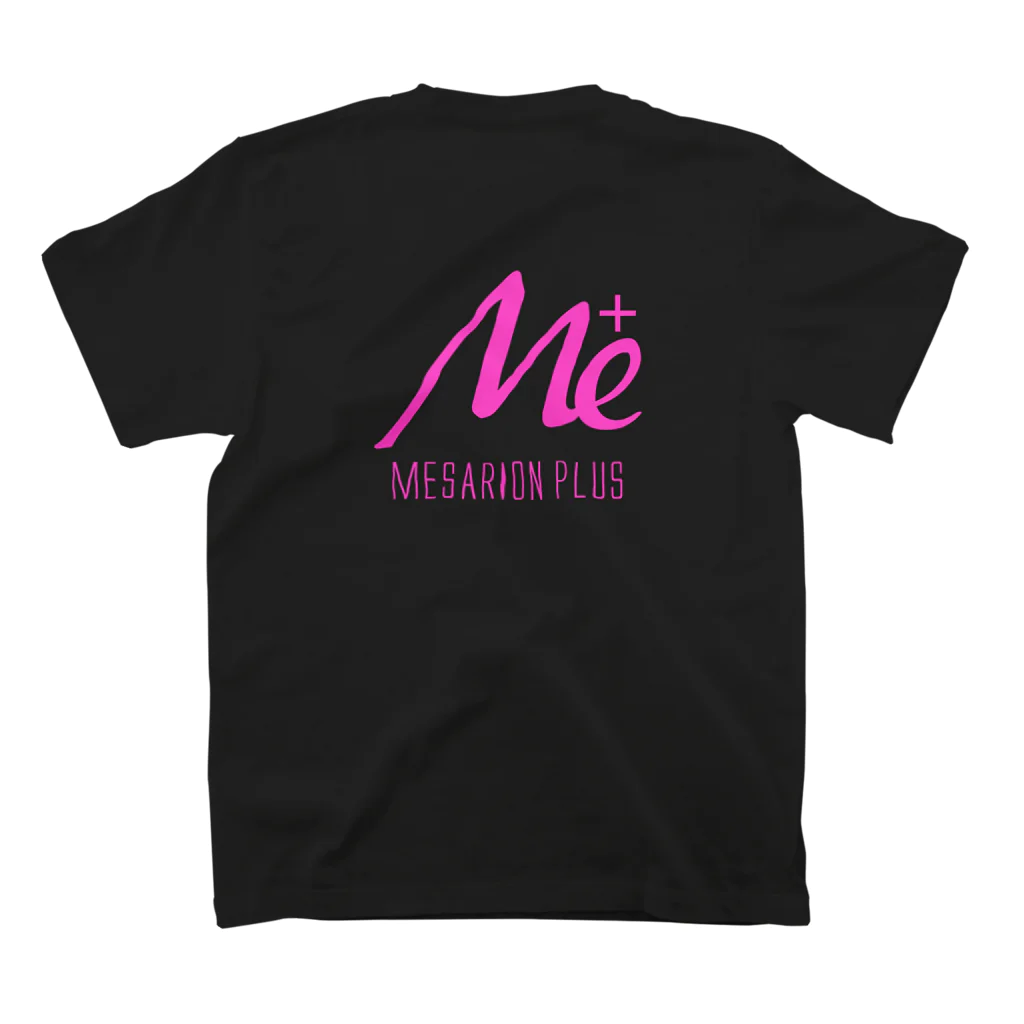 「BLACKPINK」のMESARION＋ロゴ　文字切り抜きVer（ピンク） Regular Fit T-Shirtの裏面