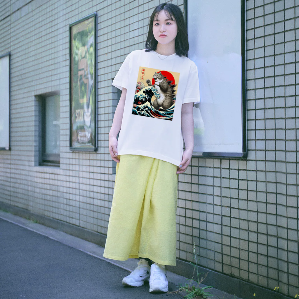 猫のジラ デザイン Regular Fit T-Shirt by ユーモアプリント