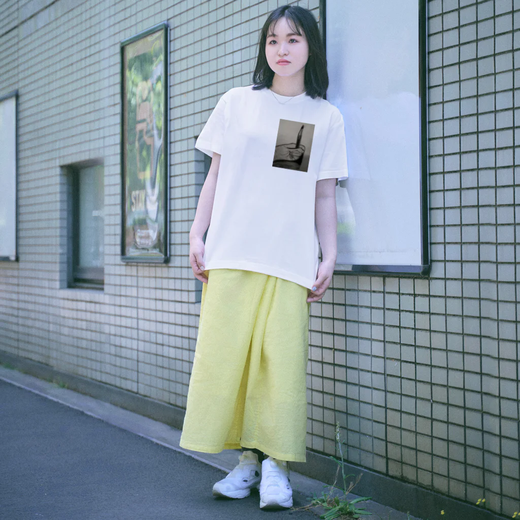 さまんさ758の鉛筆を持つ手 Regular Fit T-Shirt