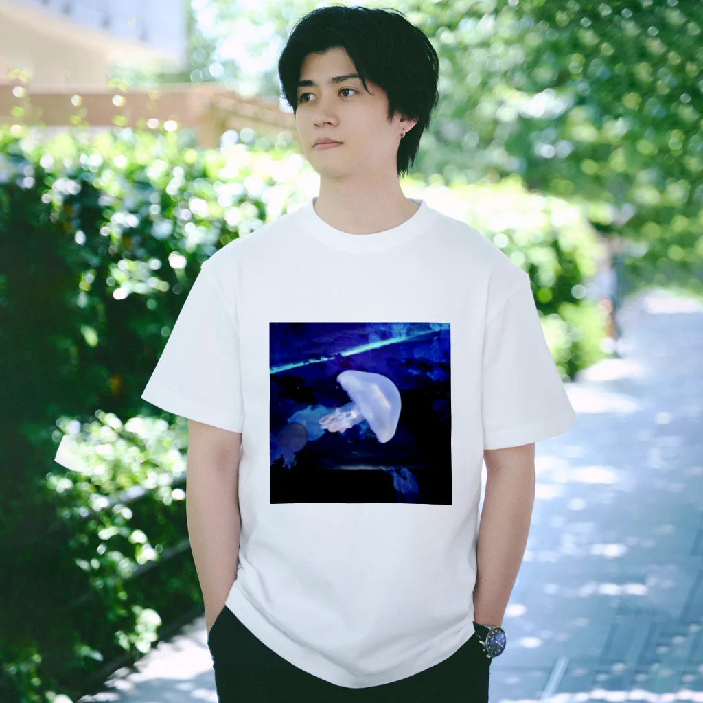 RUGA SHOPの空海月-そらくらげ- Regular Fit T-Shirt