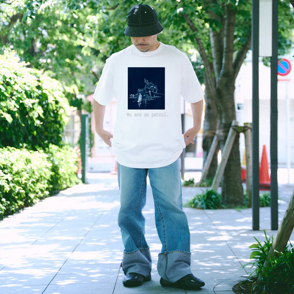 思い出団地の巡回中Ⅱ Regular Fit T-Shirt
