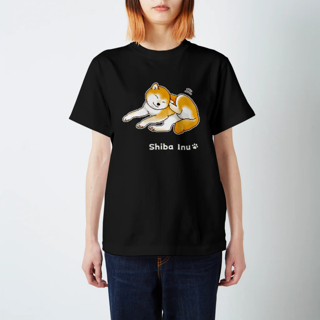 Shiba Inu Streetの耳をカキカキする柴犬のドット絵 Regular Fit T-Shirt