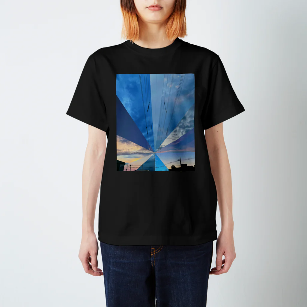 ヨシダシゲル(ヨッシー) @音楽家🎵🎸のSpectrum Regular Fit T-Shirt