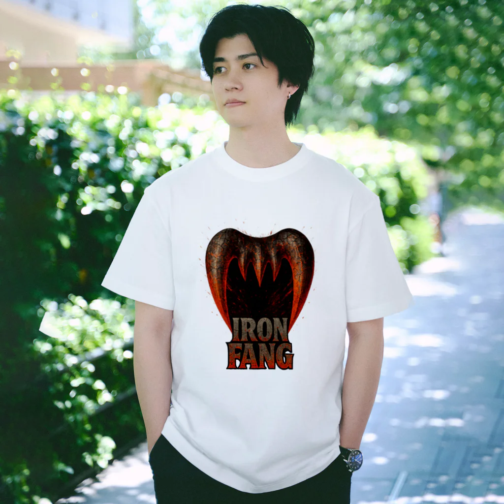幻影バンドが残した　最後の旋律を布に刻み続ける店 - Phantom Band’s Last Melody Worksの【限定30枚！】バンドTシャツ 『IRON FANG』 バックプリント有 古着風 Regular Fit T-Shirt
