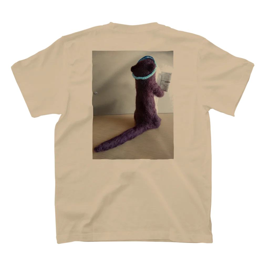 ミィコロのカワウソーシャルディスタンス Regular Fit T-Shirtの裏面
