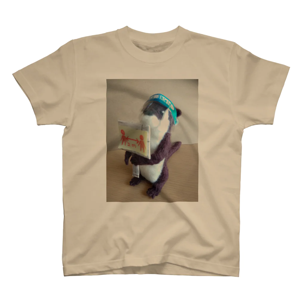 ミィコロのカワウソーシャルディスタンス Regular Fit T-Shirt
