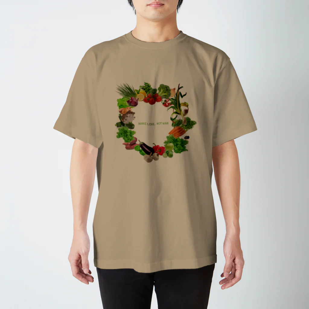 SUPERスーパーキャットのMAKE LOVE,NOT WAR!野菜の和 Regular Fit T-Shirt