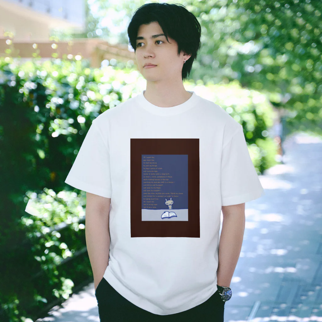 鸚哥ノ館の【寄付強化グッズ】詩を読む猫 Regular Fit T-Shirt