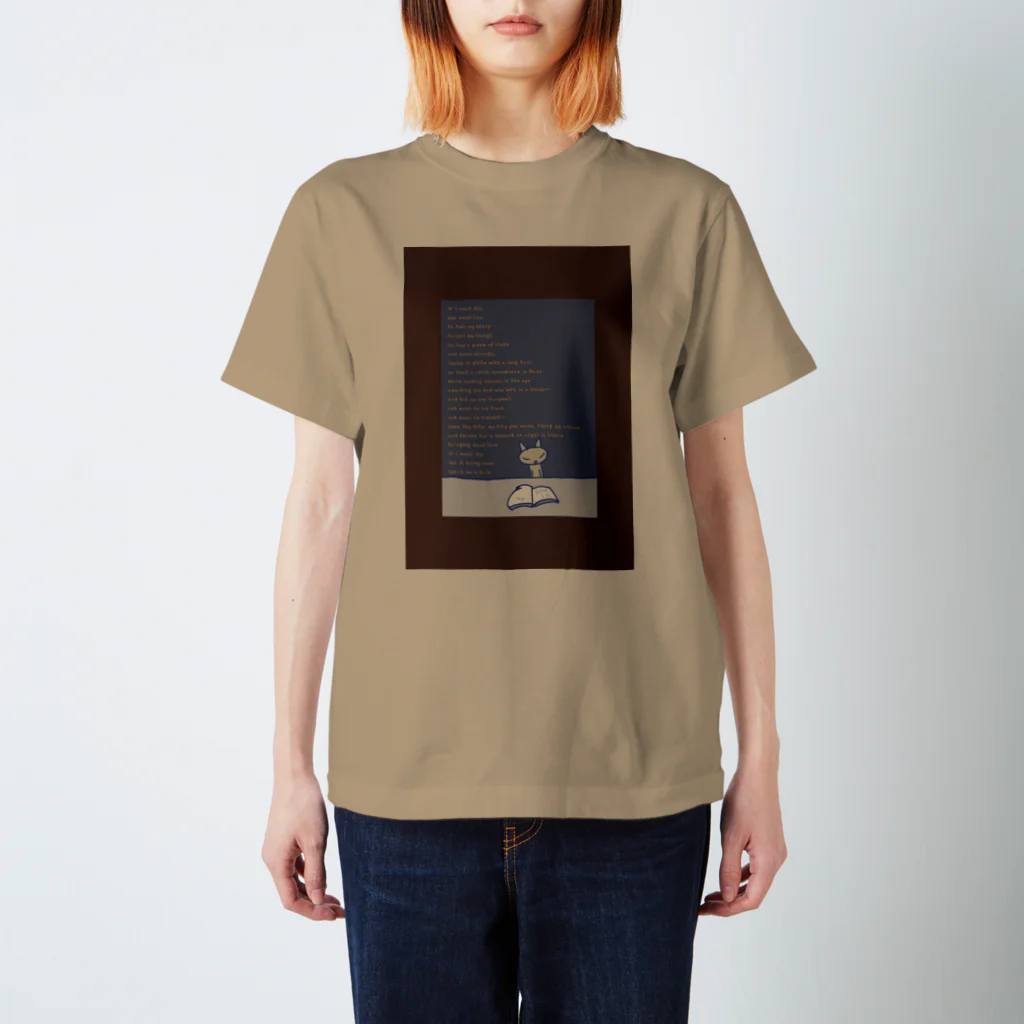 鸚哥ノ館の【寄付強化グッズ】詩を読む猫 Regular Fit T-Shirt