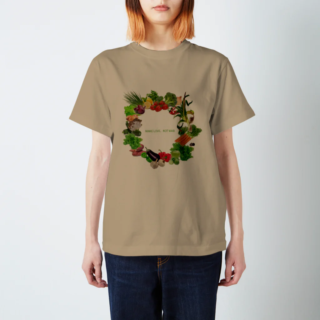 SUPERスーパーキャットのMAKE LOVE,NOT WAR!野菜の和 Regular Fit T-Shirt