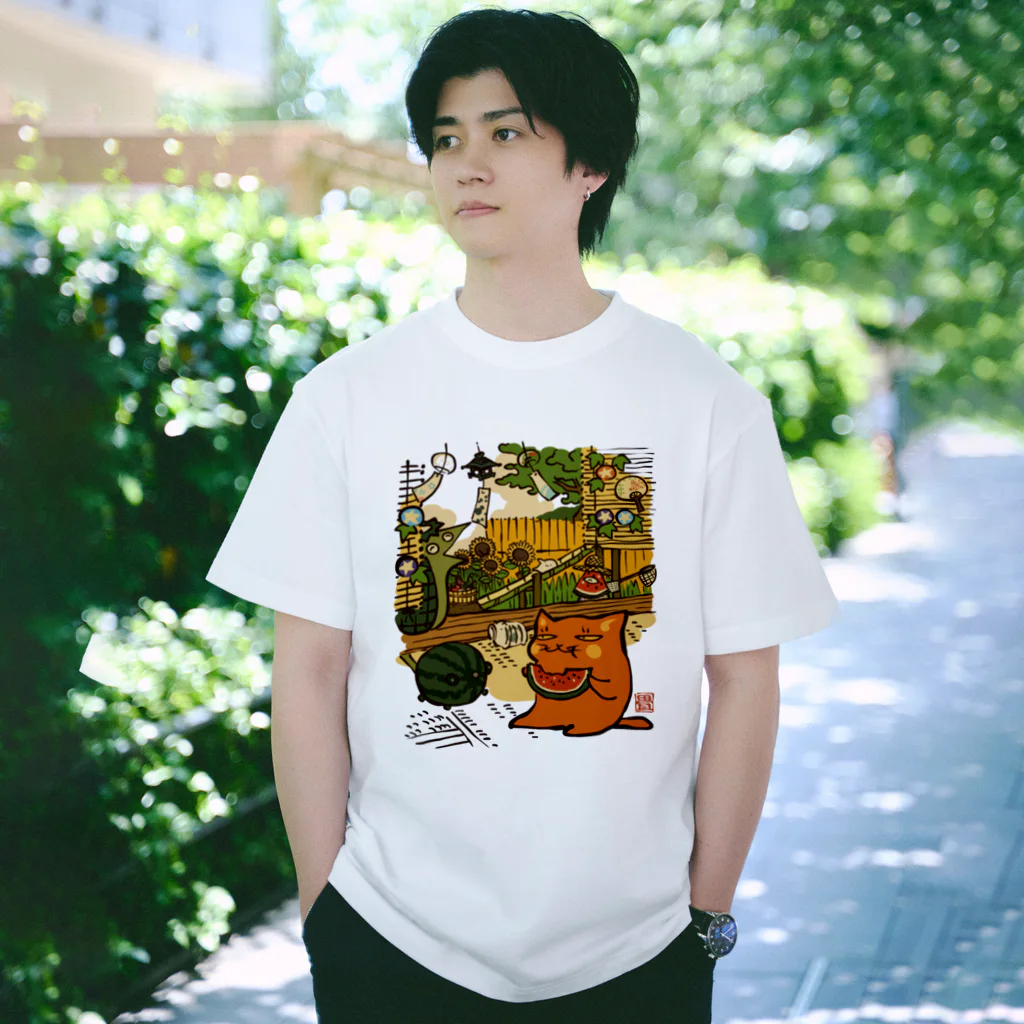 花日和 畳の赤ねこ、夏の縁側にて Regular Fit T-Shirt