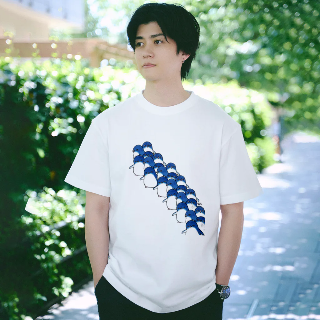 ヤママユ(ヤママユ・ペンギイナ)のフェアリーペンギンは赤ちゃんじゃあございません Regular Fit T-Shirt