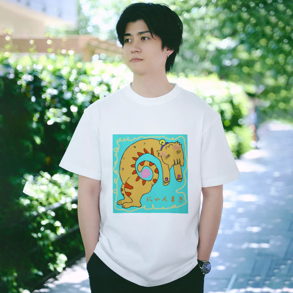 さくらんぼねこのにゃんまき Regular Fit T-Shirt