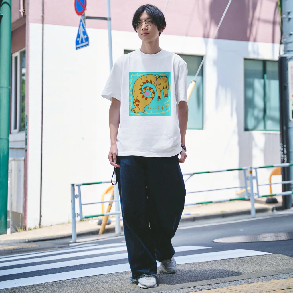 さくらんぼねこのにゃんまき Regular Fit T-Shirt