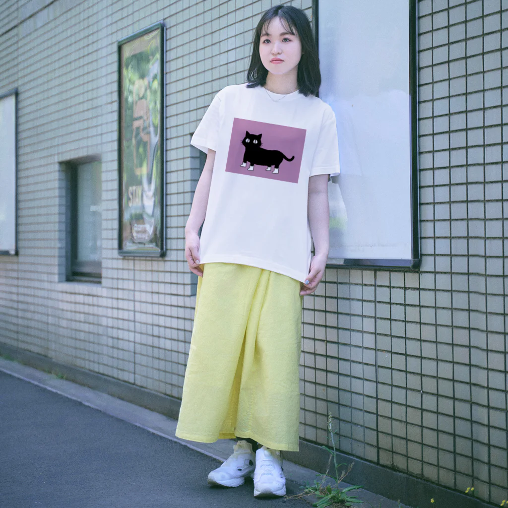 まろ屋のくつ下をはいたネコ（ピンク） Regular Fit T-Shirt