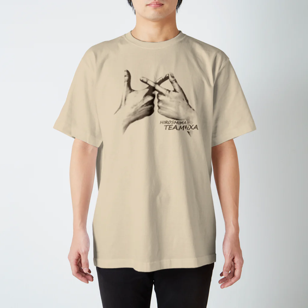 【広島iXA】ショップ（ｼ戦店）のiXAのハンドサインTシャツ Regular Fit T-Shirt
