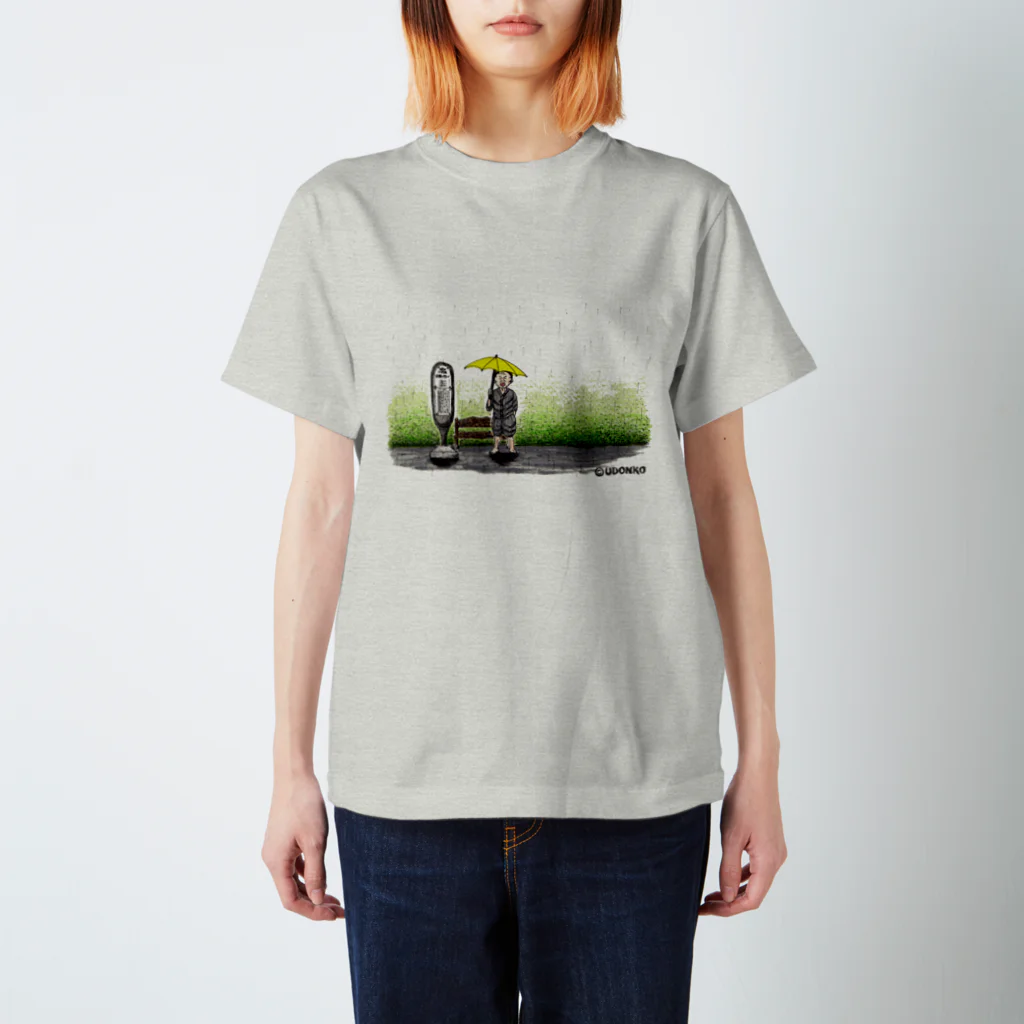 縁起のいいおじさんの雨の中のおじさん Regular Fit T-Shirt