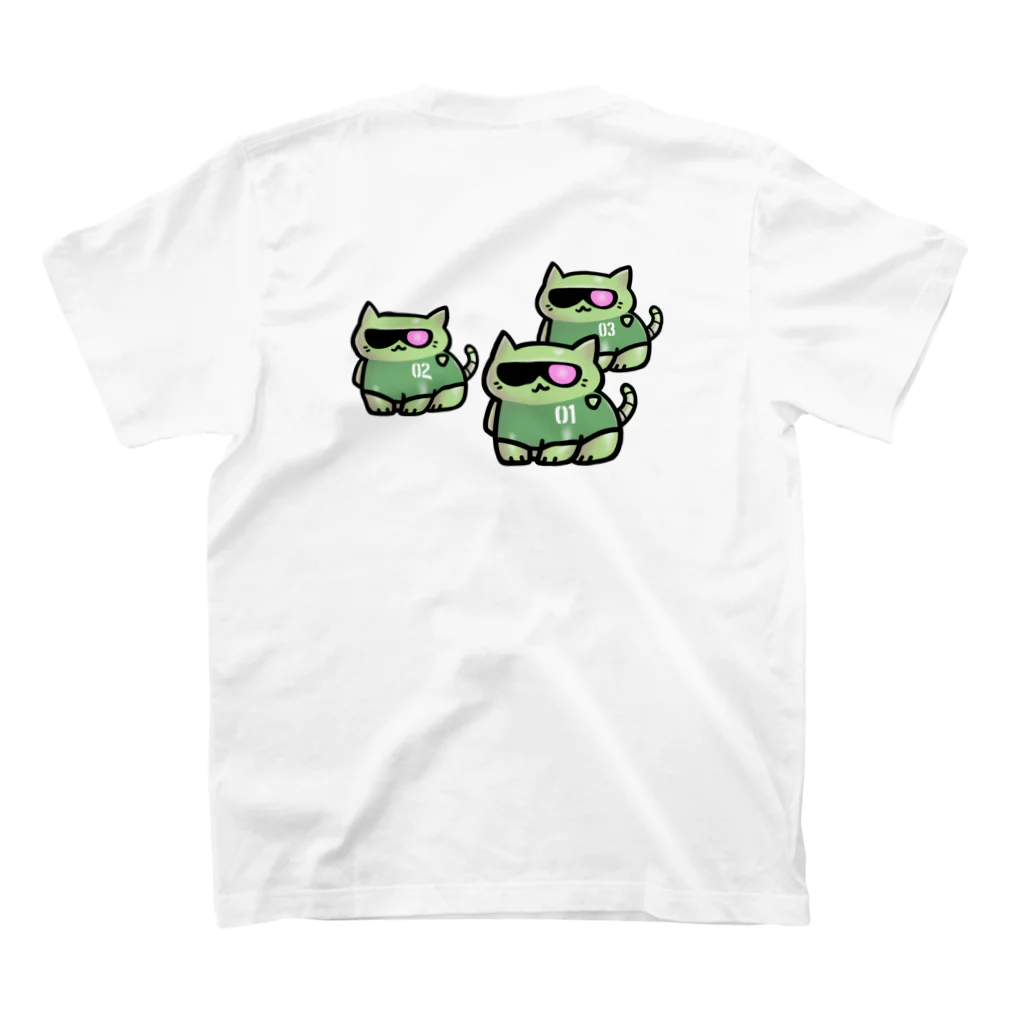 ヒトコト屋の量産型ニャンコ ボックスアート Regular Fit T-Shirtの裏面