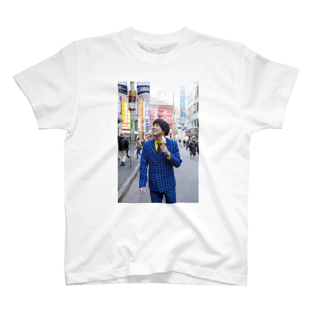 サツマカワRPGのサツマカワRPGがソフトクリームを買ってもらってご機嫌Tシャツ Regular Fit T-Shirt