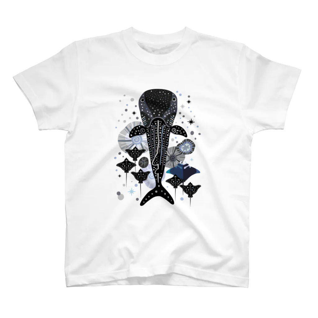 みなとまち層のジンベエザメとマンタたち Regular Fit T-Shirt