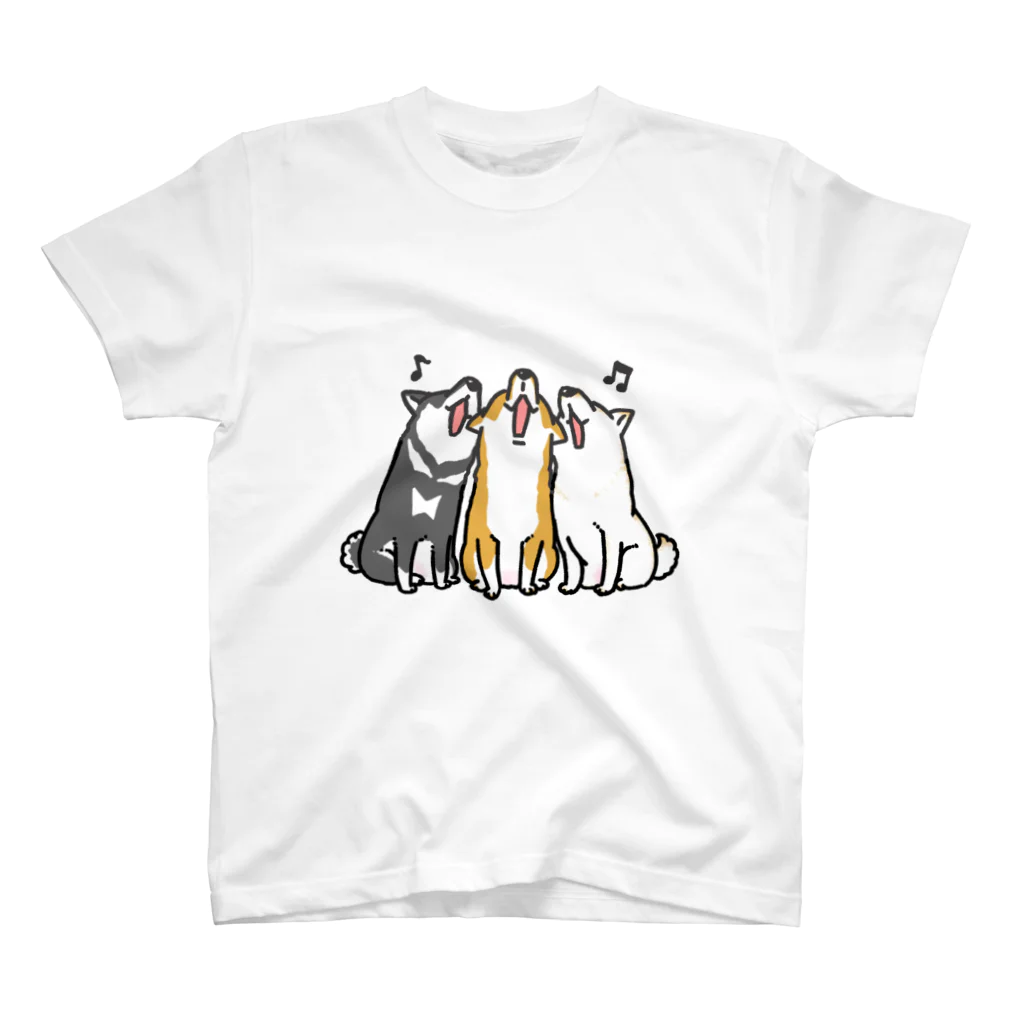 真希ナルセ（マキナル）の歌う三柴（赤・黒・白） Regular Fit T-Shirt