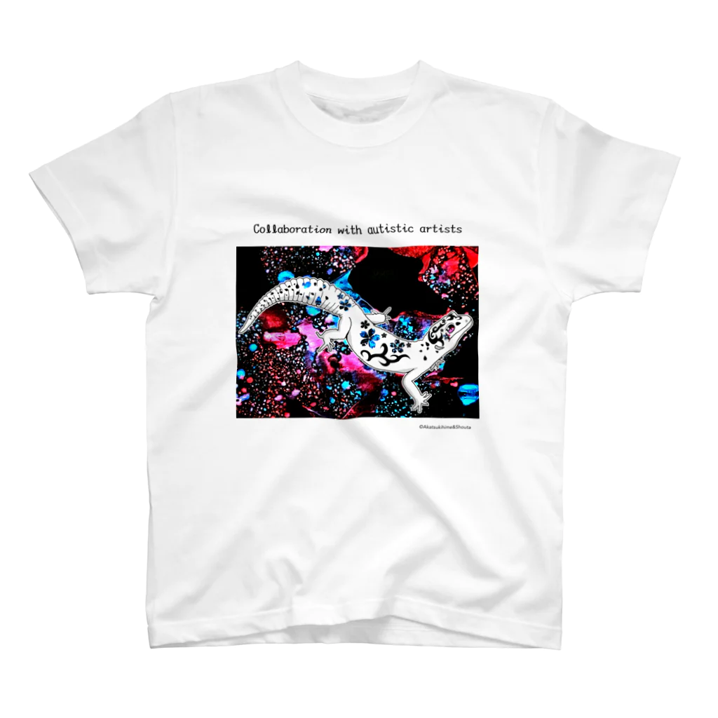 箱庭金魚❀暁姫のCollaboration with autism 桜トライバルレオパ Regular Fit T-Shirt