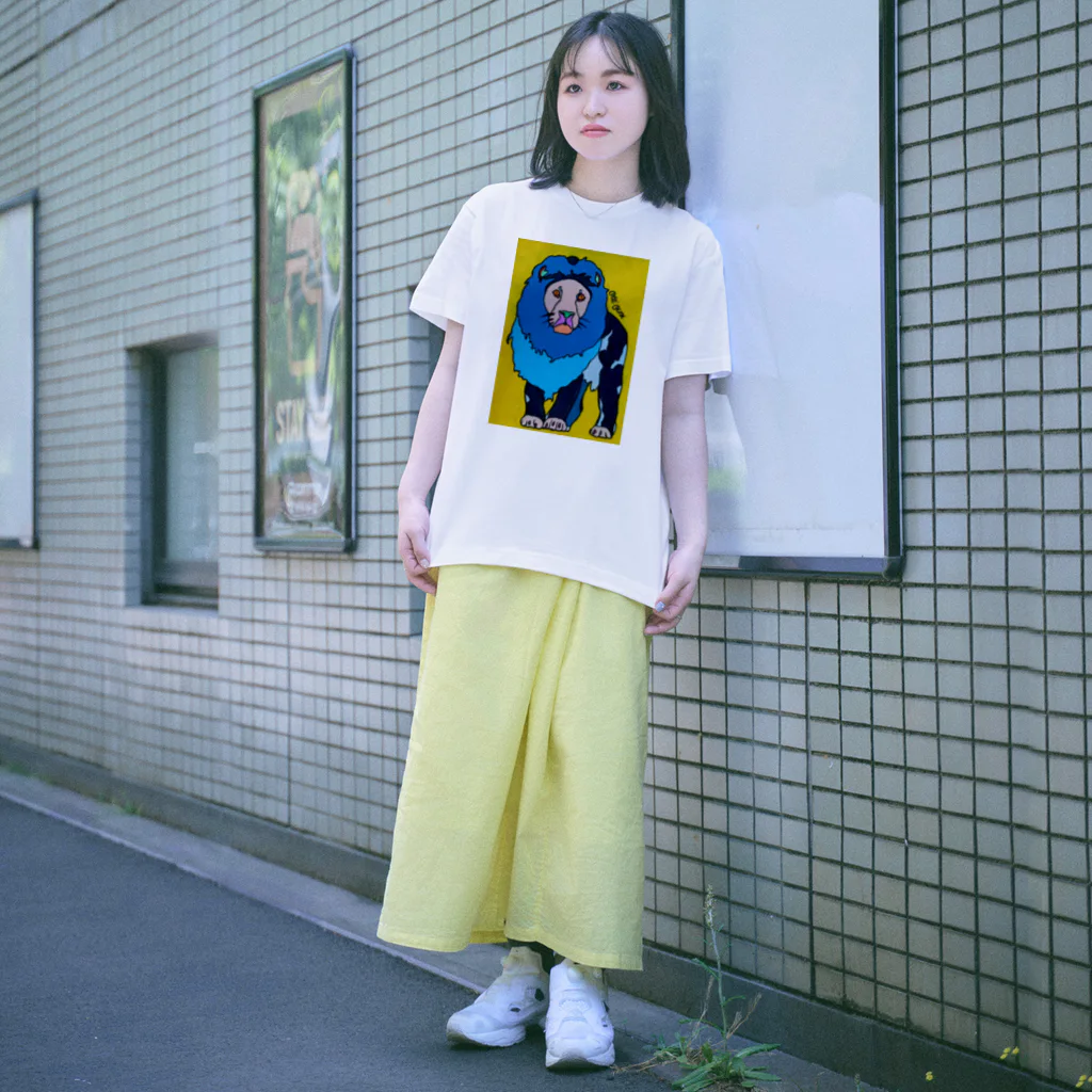 Otti Ouriの青いライオン黄色い風 Regular Fit T-Shirt