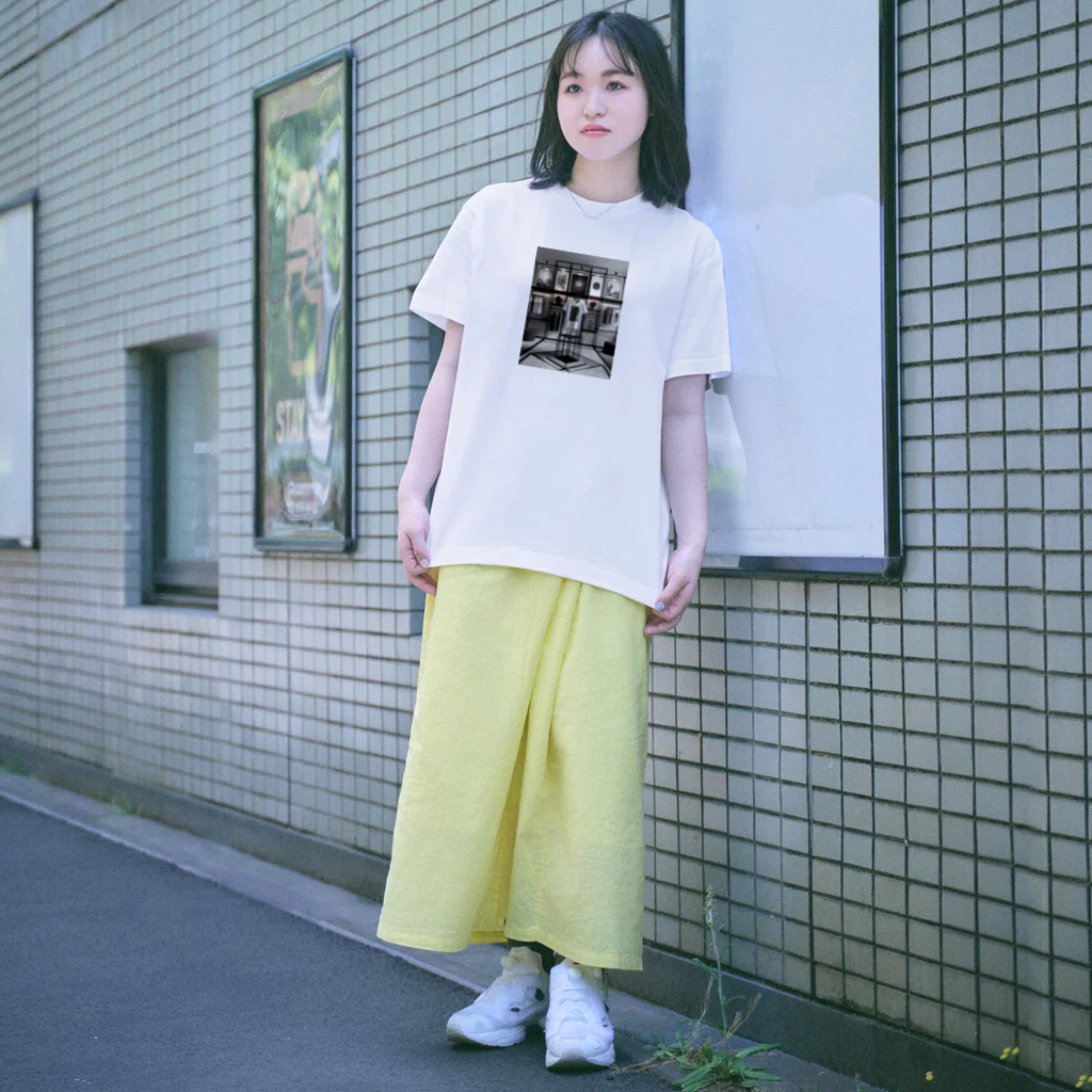 Canvas_TeesのCanvas Teesアート・コレクション～モダンアートの一片を纏う～ Regular Fit T-Shirt
