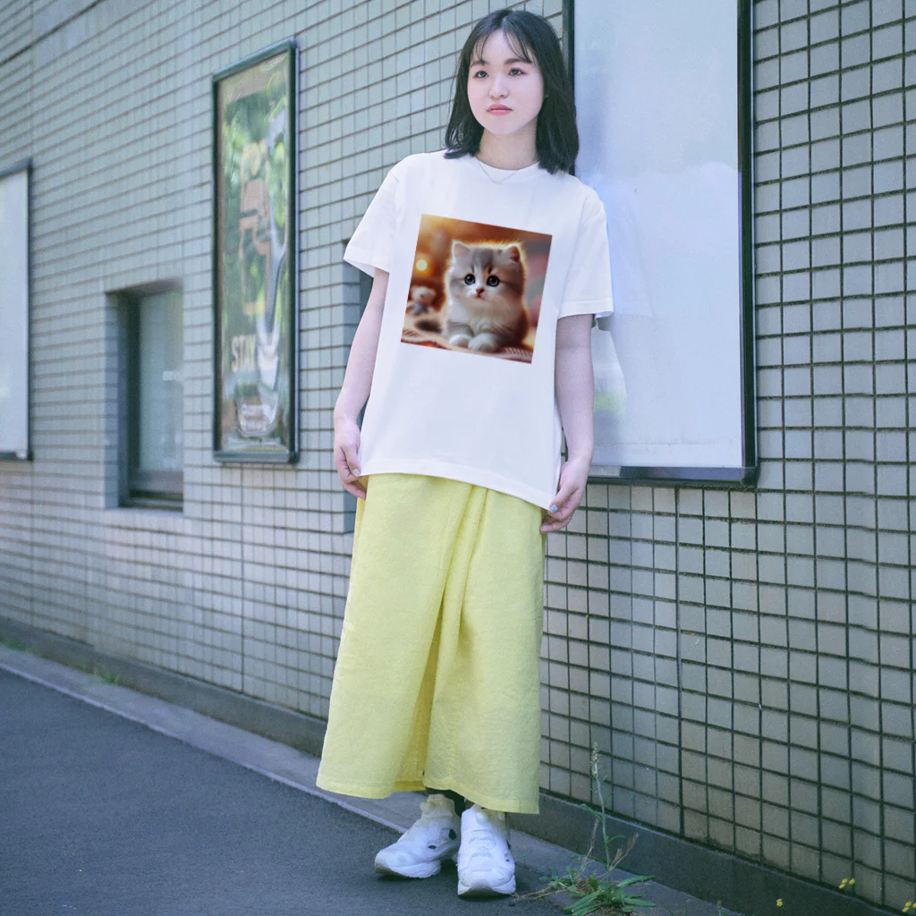 Kokko’s AI Artのふわふわ子猫のぬくもりTシャツ Regular Fit T-Shirt